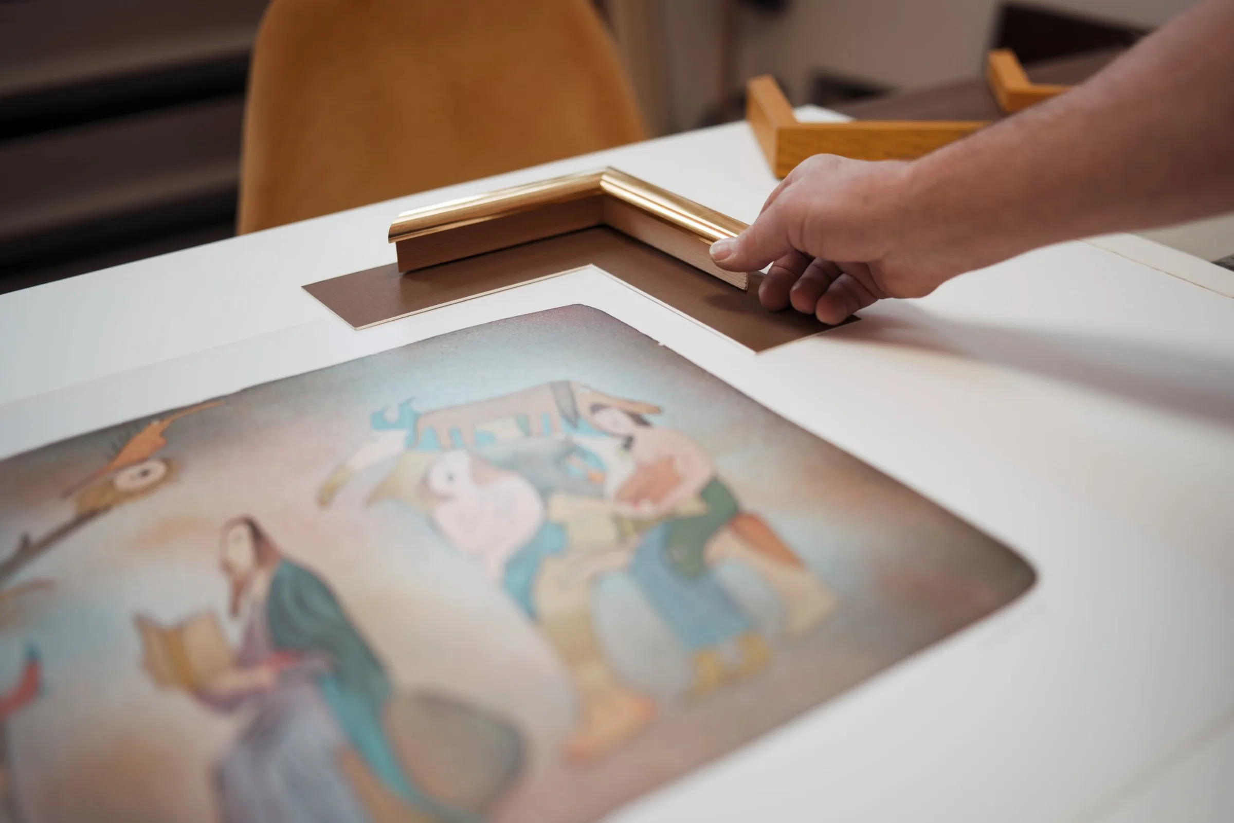 Zarámovaný obraz v ateliéru